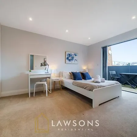 Penthouse Living By Lawsons Apartment Windsor Exterior photo