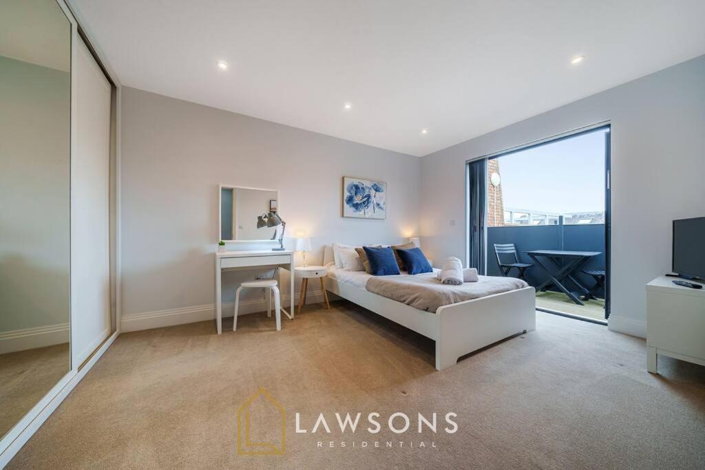 Penthouse Living By Lawsons Apartment *